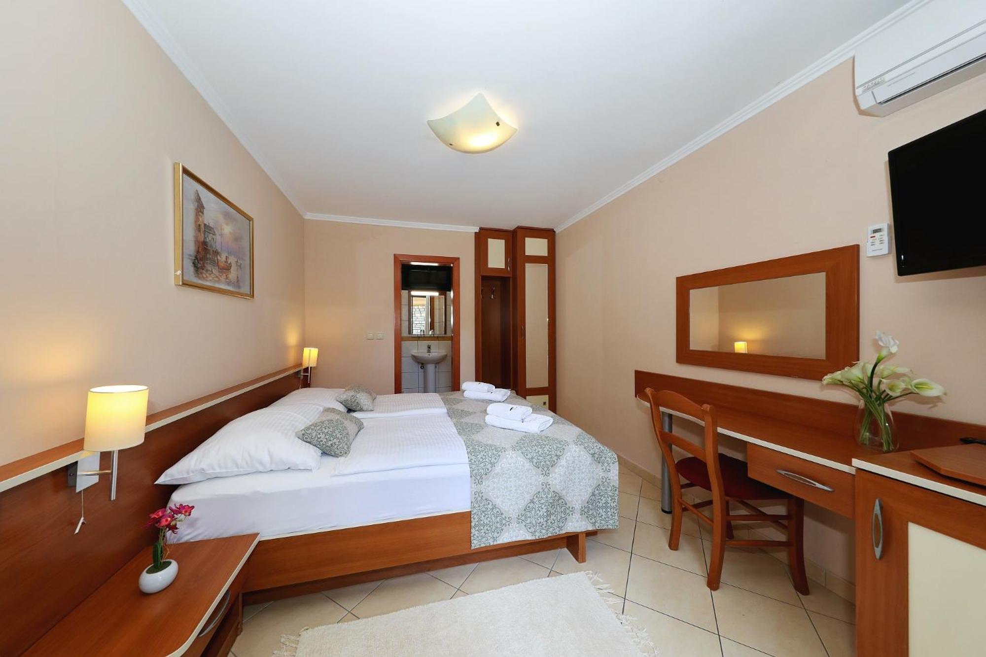 Mediterranean Village San Antonio Hotell Biograd Na Moru