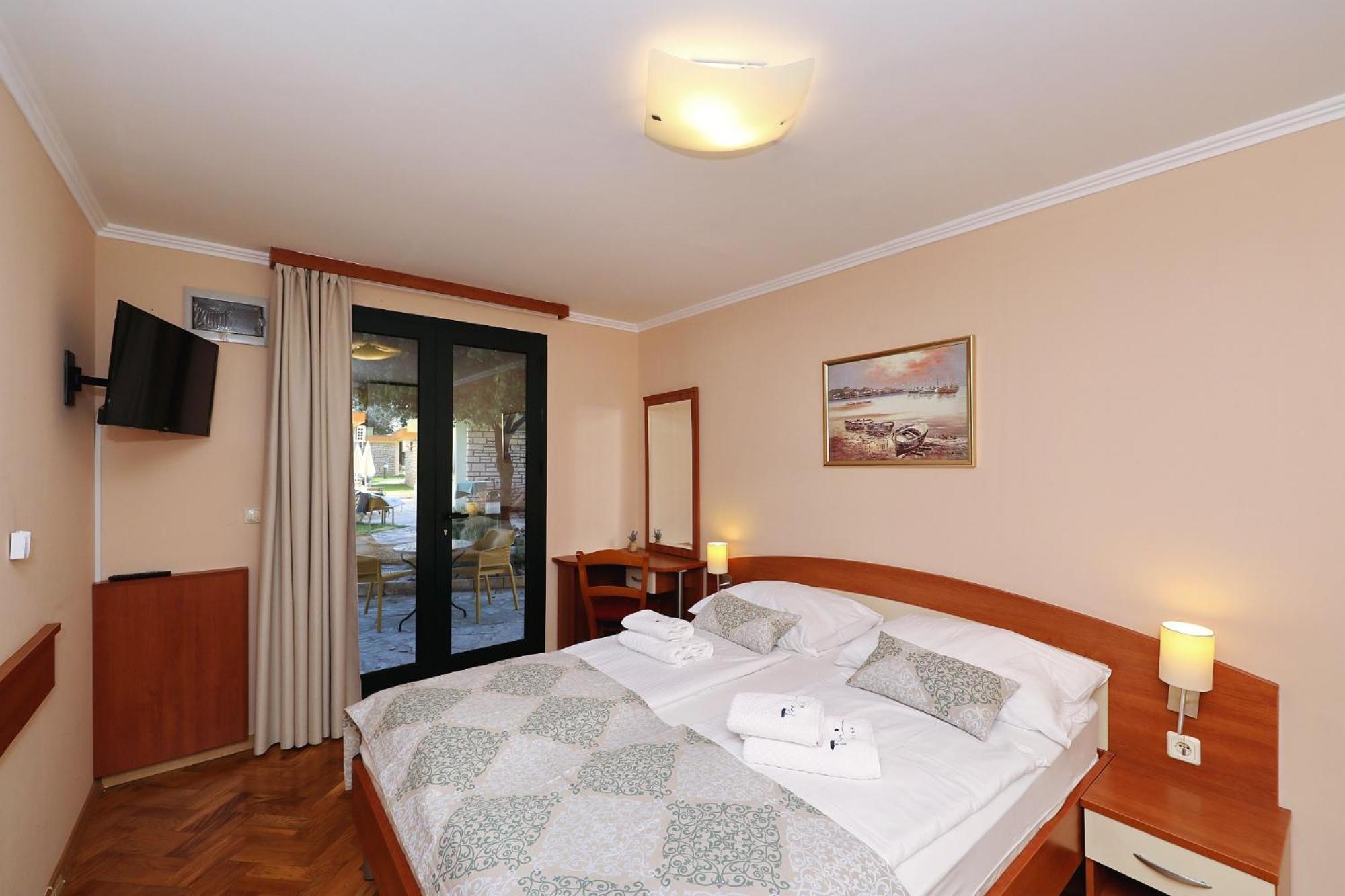 Hotell Mediterranean Village San Antonio 3*