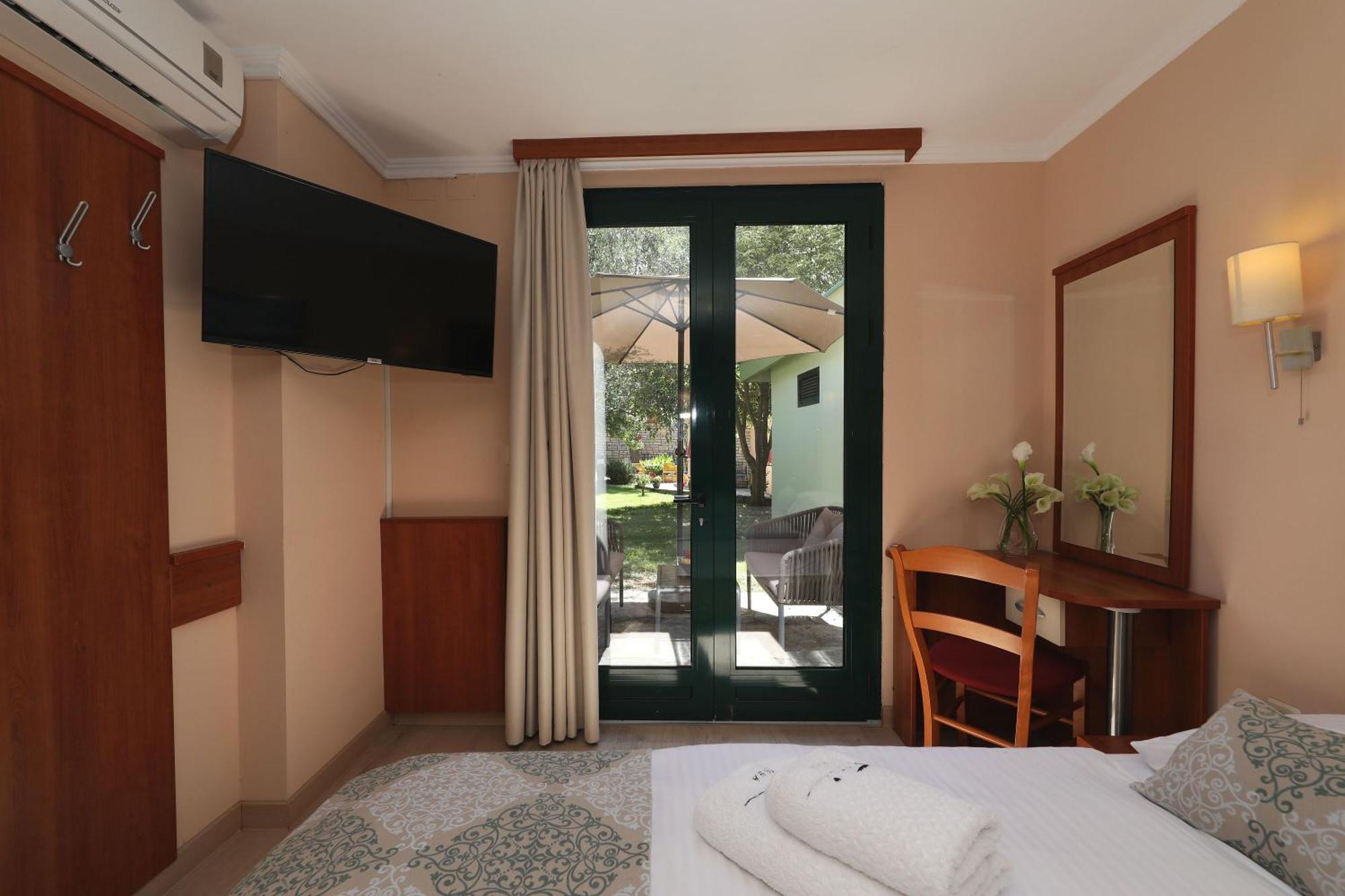 Hotell Mediterranean Village San Antonio 3*